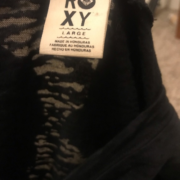 Roxy black palm tree 🌴 shirt - Picture 2 of 3